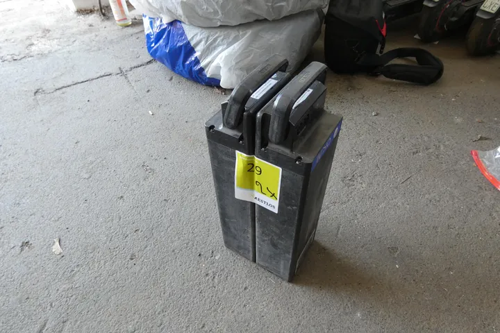 2x Lithium-Ionen-Wechselakku